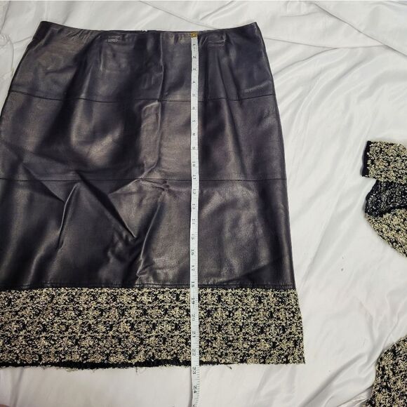 AKRIS lamb leather skirt with trim and matching v-neck top set 12 - Picture 11 of 13